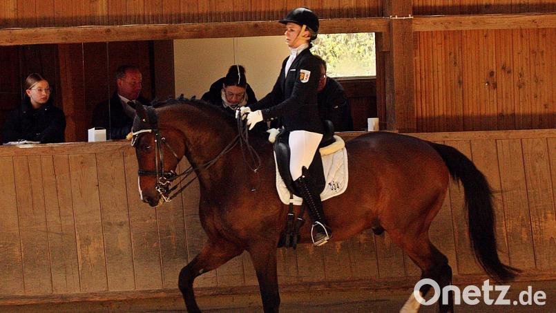 Das Dressurturnier des Reiterclubs Schwedentisch fand bei den Reitsportlern in der Region großen Anklang. Das Bild zeigt Lisa-Marie Kick von der RSG Weiden. Bild: Reinhard Kreuzer