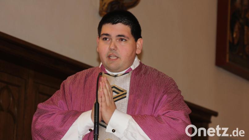 Kaplan Ramon Rodriguez predigte bei der Wallfahrt: „Lassen wir uns von Maria an der Hand nehmen.“ Bild: kro