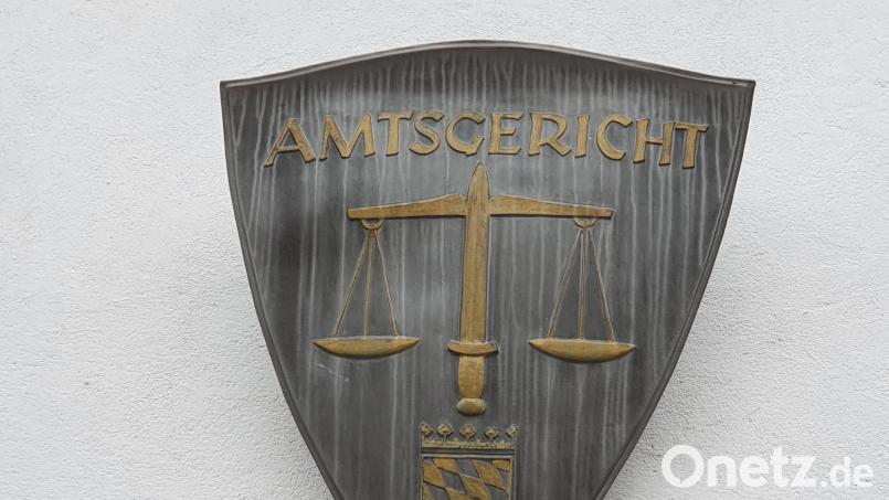 Vor dem Schwandorfer Amtsgericht musste sich ein 67-Jähriger wegen eines Verstoßes gegen Corona-Vorschriften verantworten. Bild: Hösamer