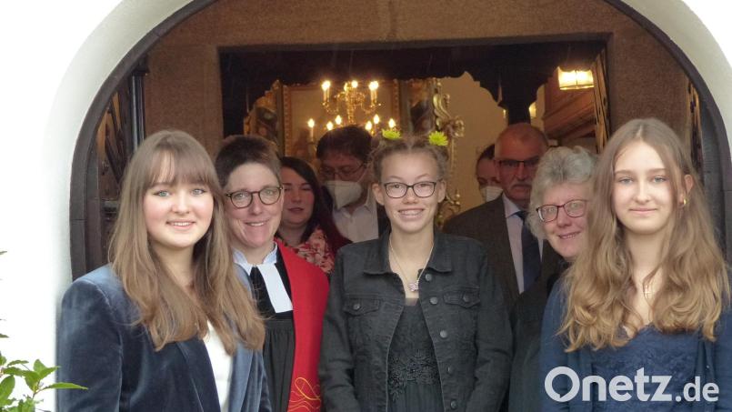 Die drei Konfirmandinnen von Etzenricht. Bild: hme