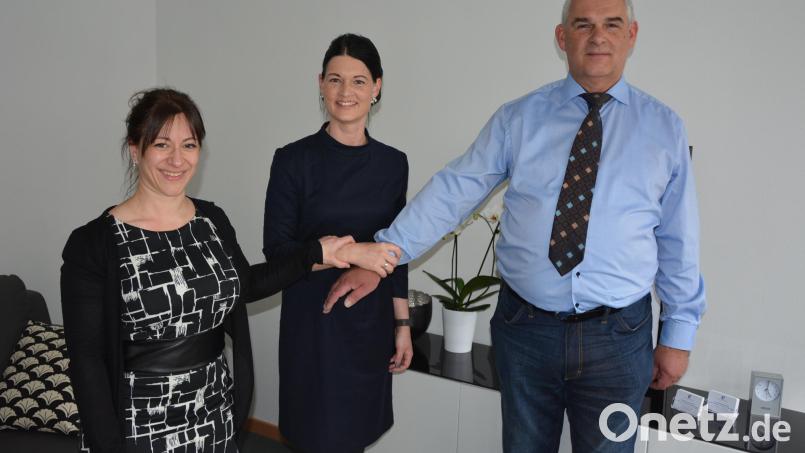 In den beiden neu eröffneten Praxen für Psychotherapie arbeiten Hand in Hand (von rechts) Dr. phil. Manfred Bauer, Tochter Veronika Eckert und Stefanie Karl. Bild: jr