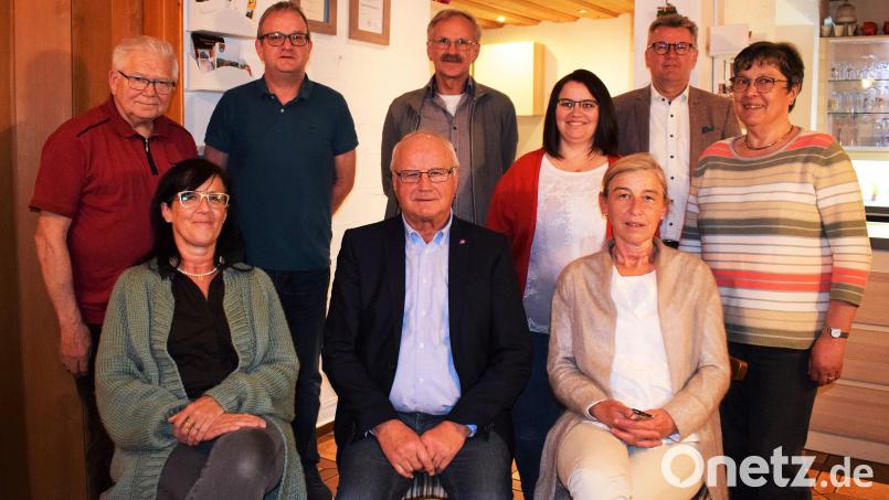 Neuwahl beim Kapellenbauverein Stifterslohe: der neue Vorstand mit dem wiedergewählten Vorsitzenden Ludwig Hofmann (vorne Mitte). Bild: no