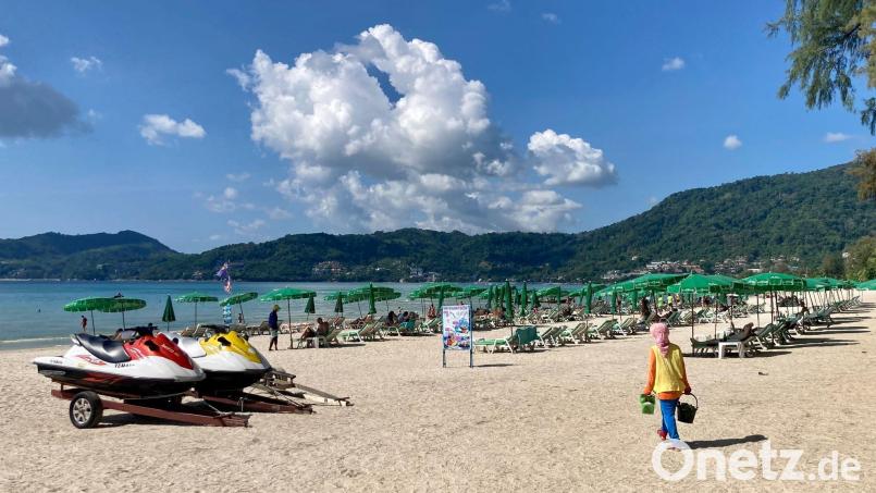 Der Strand von Patong: Thailand hat die Einreiseregeln weiter gelockert. Bild: Carola Frentzen/dpa