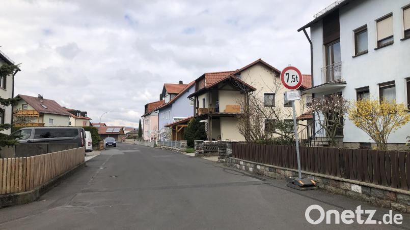 Nach einstimmigem Beschluss des Marktrates wird der vor rund 50 Jahren ausgearbeitete Bebauungsplan für den Ortsteil Fichtenschacht (im Bild der Bereich Brunnenstraße) komplett überprüft und dann möglicherweise geändert oder aufgehoben. Bild: wro