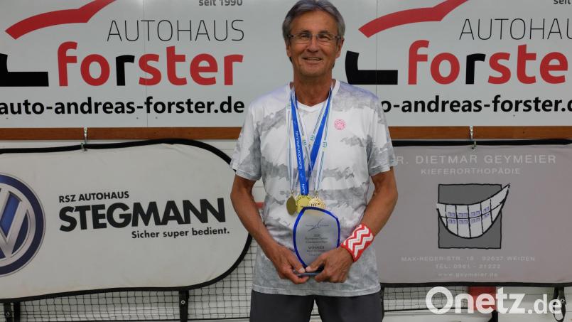 Tennis-Senior Fred Böckl wurde für seine Leistungen 2021 ausgezeichnet. Bild: pmö