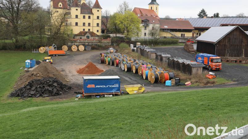 Die größte Maßnahme im Erbendorfer Haushalt ist der weitere Breitbandausbau. Genügend Material ist jedenfalls da. Bild: njn
