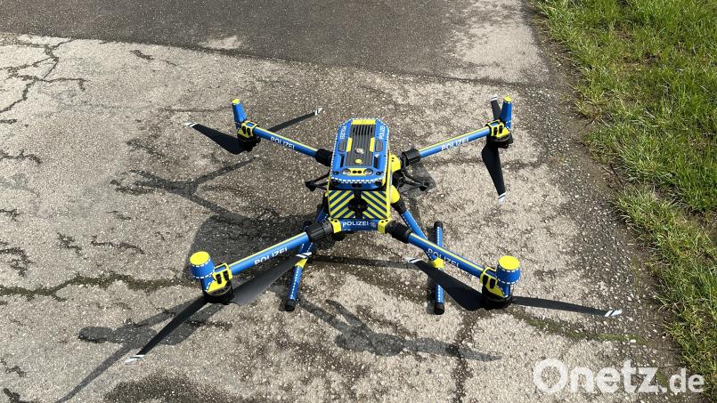 Mit einem Multicopter der Bayerischen Grenzpolizei wurden im Raum Schwandorf relevante Gewässer abgesucht. Bild: Polizeiinspektion Schwandorf/exb