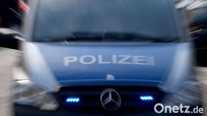 Am 2. November 2020 kam es zu einer Vergewaltigung einer jungen Frau im Donaupark. Für Hinweise zur Ergreifung des Täters ist eine Belohnung in Höhe von 3000 Euro ausgesetzt. Im Zuge der Ermittlungen wurden nun weitere DNA-Reihenuntersuchungen angeordnet. Symbolbild: Carsten Rehder/dpa/Symbolbild