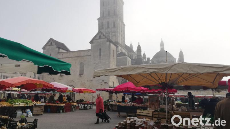 Der Markt von Périgueux vor der Kathedrale St. Front, dem Wahrzeichen der Stadt in der Dordogne: Wie auch im übrigen Frankreich haben die Bürger von Périgueux am Sonntag ihren Staatspräsidenten gewählt. Archivbild: Hervé Chassain/Sud Ouest