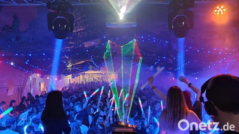 Gut angenommen wurde das Summer-Opening in der Turnhalle. Bild: gi