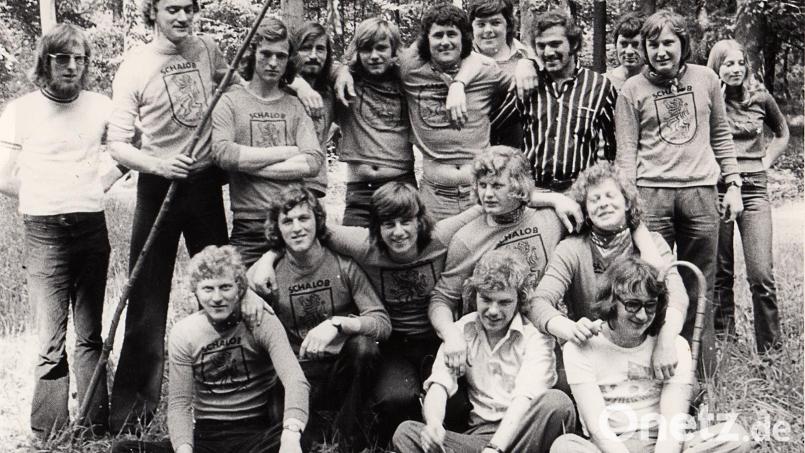 Die Schalober im Jahr 1973 an der Penzachhütte. Das Vereinsshirt durfte nicht fehlen. Bild: fvo