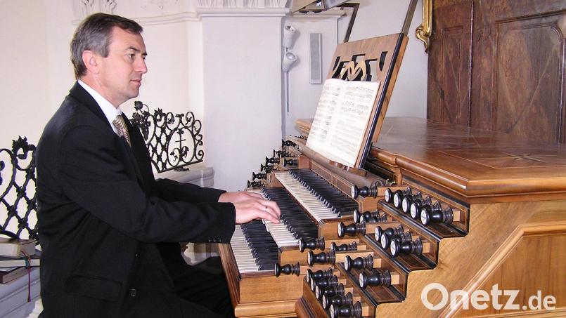 Konzertauftakt ist am 22. Mai mit dem Basilika-Organisten Georg Schäffner aus Gößweinstein. Dazu gibt es Werke der Kirchenmusik, vorgetragen vom Vokalensemble des Schönseer Kirchenchors. Bild: Georg Schäffner/exb