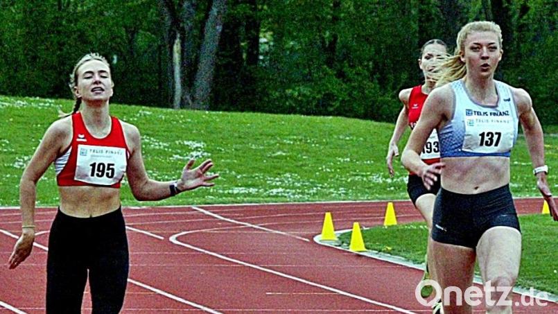 Lea Kreuzer (links) schob sich mit ihrer 300-Meter-Zeit in Regensburg auf Platz drei der deutschen Bestenliste vor. Bild: R. Kreuzer