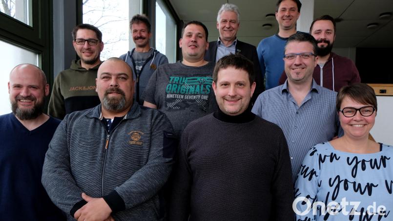 Gestärkt geht der Fischereiverein mit der wiedergewählten Führungsriege ans Werk. Vorne, von links: Schriftführer Daniel Görl, 2. Vorsitzender Urban Zirngibl, 1. Vorsitzender Tobias Hacker und Kassiererin Katrin Fischer. Bild: le