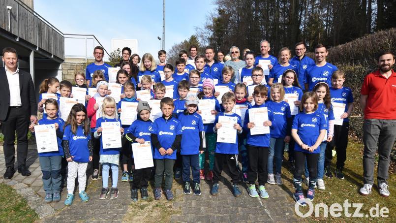 Insgesamt 52 Abzeichen wurden beim SV Illschwang an 31 Kinder und Jugendliche sowie 21 Erwachsene verliehen. Bild: no