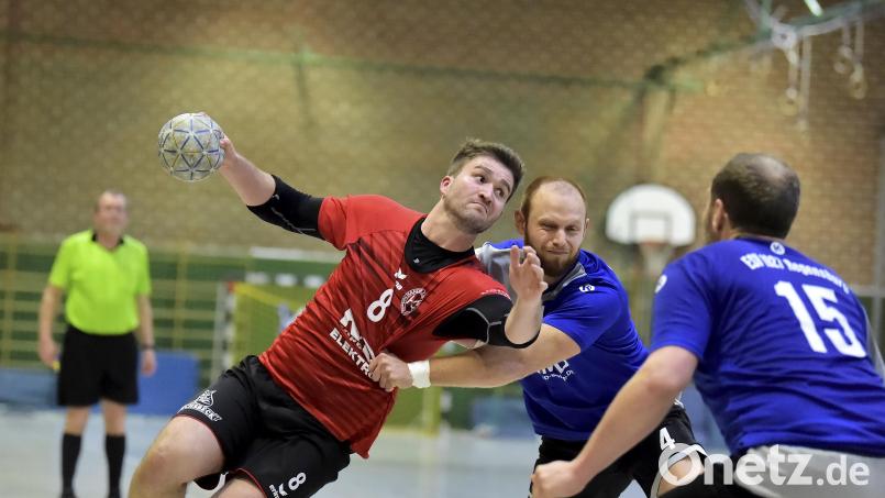 So richtig ins Zeug legen werden sich die Handballer des HC Sulzbach (links Jonas Rohrbach) in der am Samstag beginnenden Aufstiegsrunde der Bezirksoberliga. Erster Gegner ist die HSG Erlangen/Niederlindach, eine Woche später kommt dann Nachbar SG Auerbach/Pegnitz. Archivbild: Hubert Ziegler