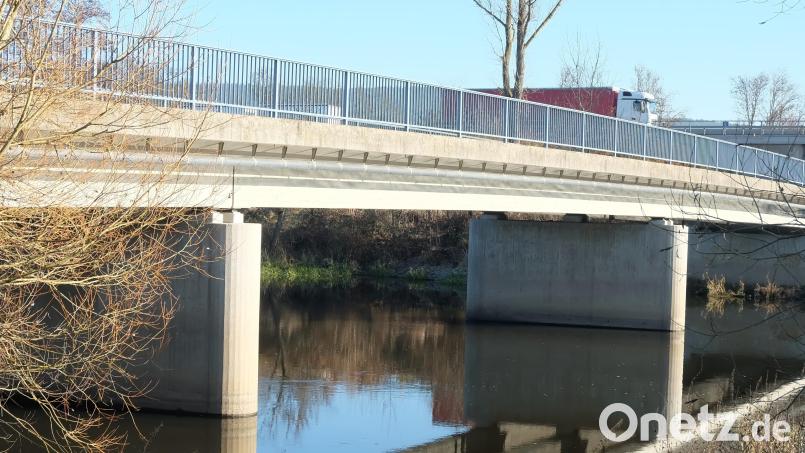 Bei der Naabbrücke bei Brensdorf muss nachgebessert werden. Archivbild: ohr