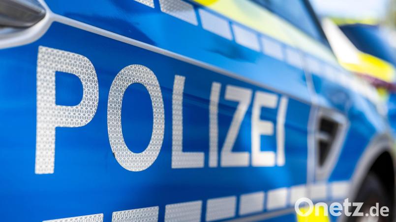 Die Polizei Parsberg bittet um Hinweise zu einem angefahrenen Kotflügel. Bild: David Inderlied