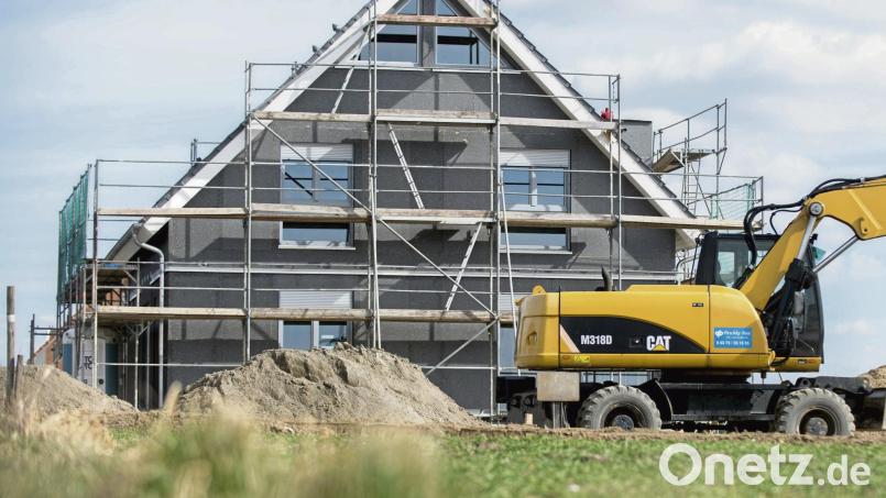 Auf den Baustellen in Deutschland sind in letzter Zeit die Rohstoff-Preise nahezu explodiert. Die Firmen müssen diese an künftige Bauherren weitergeben. Symbolbild:  Hauke-Christian Dittrich/dpa