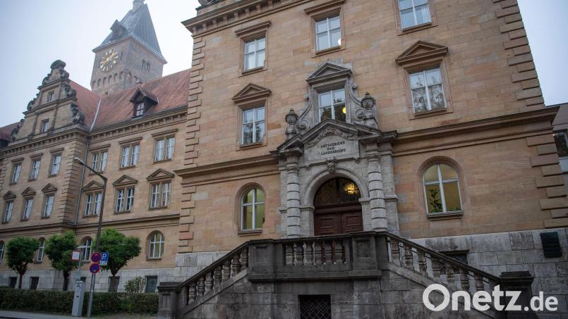 Zwei Ex-Pfleger mussten sich vor dem Landgericht Regensburg verantworten. Archivbild: Lino Mirgeler/dpa