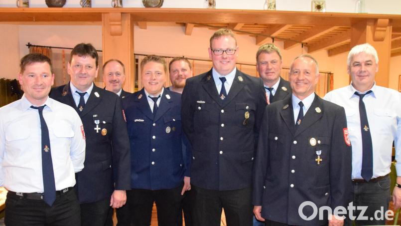 Die Gewählten bei der Feuerwehr Namsreuth: (von links) Thomas Ringer, Kommandant Jürgen Renner, Vitus Eichenseer, Julius Kirsch, Andreas Pirner, Andreas Pilhofer, Ernst Raab, Vorsitzender Hans Hiltel und Andreas Hiltel. Bild: wku
