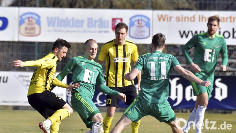 Ein enges Duell erwartet die Ammerthaler (in den grünen Trikots von links) Raffael Kobrowski, Lukas Dotzler und Mario Zitzmann im Heimspiel gegen die DJK Don Bosco Bamberg. Archivbild: Hubert Ziegler