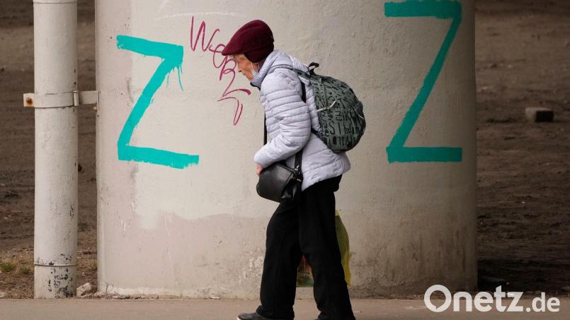 Der Buchstabe „Z“ ist auf Brückenpfeiler in Russland gesprüht. Symbolbild: Uncredited/AP/dpa/