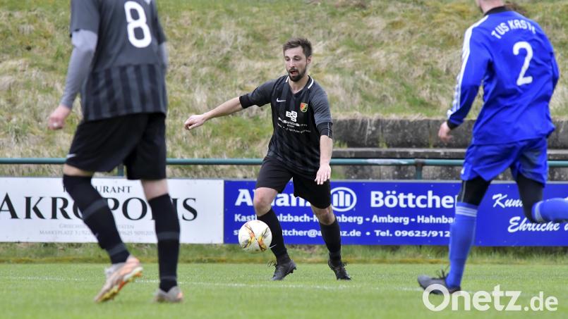 Marius Ehrnsperger, Trainer DJK Utzenhofen, erwartet "heftigen Widerstand" des Verfolgers aus Auerbach. Bild: Hubert Ziegler