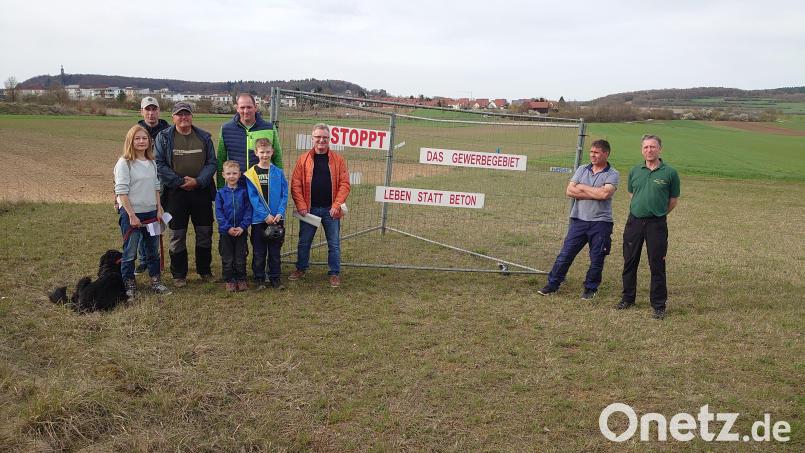 Von links: Veronika Frenzel, Hans-Peter Scharf, Mario Lutz, Bernhard Scharf (Hintergrund) mit seinen Kindern Johannes und Sebastian, Hans-Jürgen Bumes, Wolfgang Graf, 	Alfons Purschke. Bild: Hans-Jürgen Bumes/exb