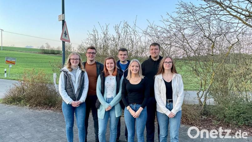 Der neue Vorstand der Kirwagemeinschaft Pursruck (von links): Simone Heldmann, Martin Heinrich, Franziska Fruth, Wolfgang Schadl, Corinna Donhauser, Markus Schadl, Johanna Fruth. Bild: Franziska Fruth/exb