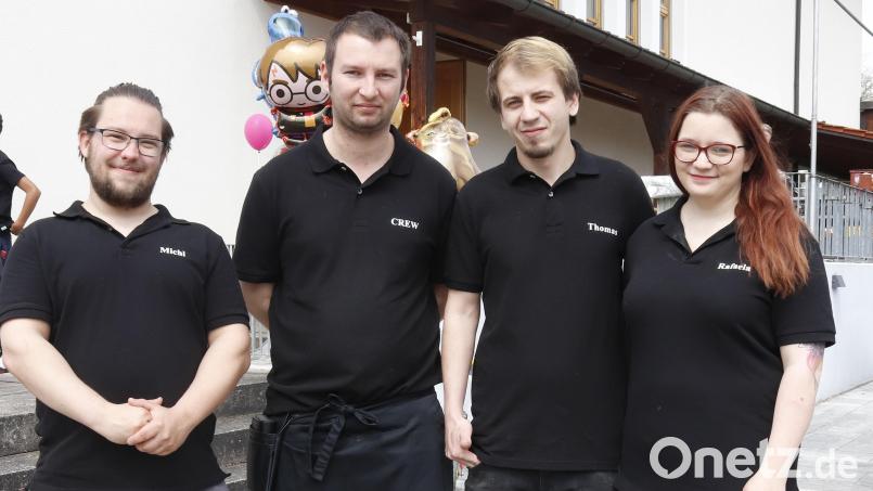 Das neue Führungstrio im Kettelerhaus mit seinem Chefkoch: (von links) Michael Triltsch, Daniel Reindl, Thomas Quellhorn und Rafaela Winter. Bild: mfh