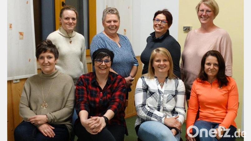 Der Vorstand des SV Trevesen bleibt unverändert (hinten, von links): Juliane Hecht, Elisabeth Fenzl, Lydia König und Monika König sowie (vorne, von links) Tanja Wegmann, Katrin König, Vorsitzende Beate Sporrer und Carolin Dumler. Bild: twg