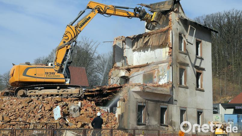 Mitte April standen nur noch Reste vom ehemaligen Hotel Gall in der Sulzbacher Straße. Inzwischen gibt es nur noch die Erinnerung derer, die dort ein- und ausgegangen sind. Bild: Wolfgang Steinbacher