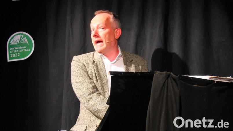 Johannes Kirchberg begeisterte in der Regionalbibliothek mit einem Erich-Kästner-Abend Bild: stg