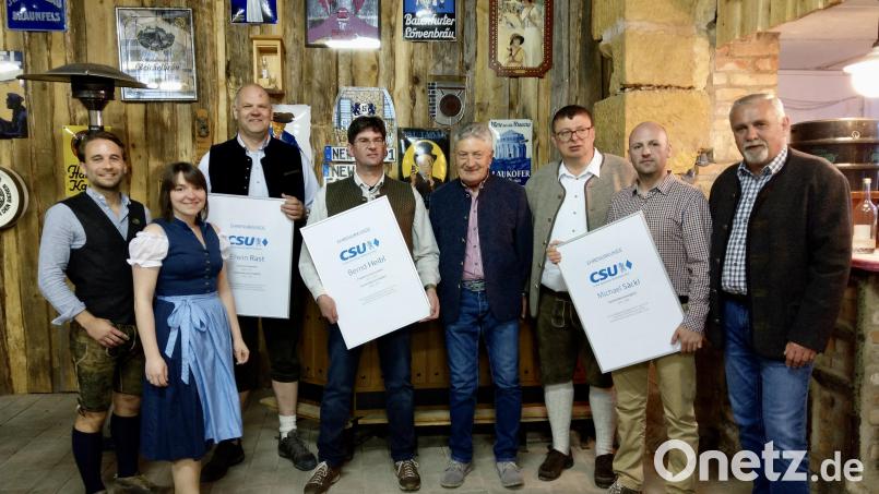 Die Geehrten mit den Vorsitzenden der CSU Weiherhammer und Kaltenbrunn-Dürnast, der Frauen-Union sowie Bürgermeister Ludwig Biller (rechts). Bild: bk