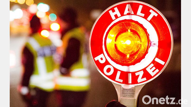 In den Abendstunden am Montag, 2. Mai, hat die Amberger Polizei einen Autofahrer unter Drogeneinfluss aufgehalten - und ihm eine saftige Strafe aufgebrummt. Bild: Daniel Bockwoldt/dpa