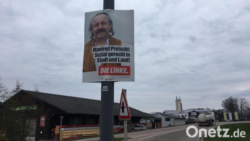 In der Boettgerstraße in Schwarzenfeld kämpft Manfred Preischl noch unermüdlich um die Gunst der Wähler. Bild: ihl