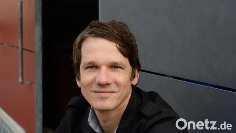 Schriftsteller Fridolin Schley liest aus seinem Roman &quot;Die Verteidigung&quot;. Bild: Isolde Ohlbaum/exb