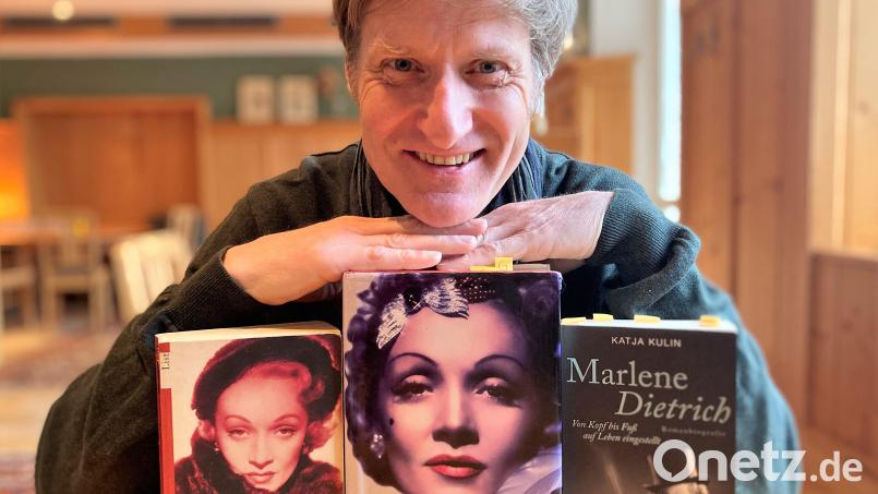 Vor dem Verfassen des Bühnenstücks stand für Paul Kaiser erst einmal die vertiefte Lektüre über das Leben und Wirken von Marlene Dietrich an. Bild: stg