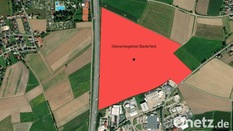 Auf der rot markierten Fläche entsteht das neue Nabburger Gewerbe- und Industriegebiet &quot;Baderfeld&quot;. Es wird im Westen begrenzt von der A 93 (links) und liegt nördlich der bestehenden Firmen TBG, Inotech, Strubl und Schwarz (unten). Grafik: Oberpfalz-Medien/Quellen: Stadt Nabburg und Mapcreator.io
