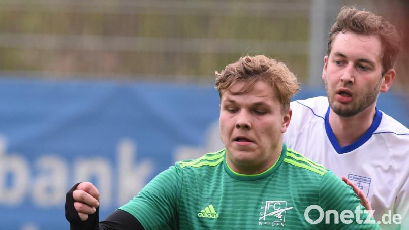 Niklas Strohbach und der FC Weiden-Ost stehen bei der DJK Neustadt/WN vor der Krönung einer starken Kreisliga-Spielzeit. Archivbild: G. Büttner