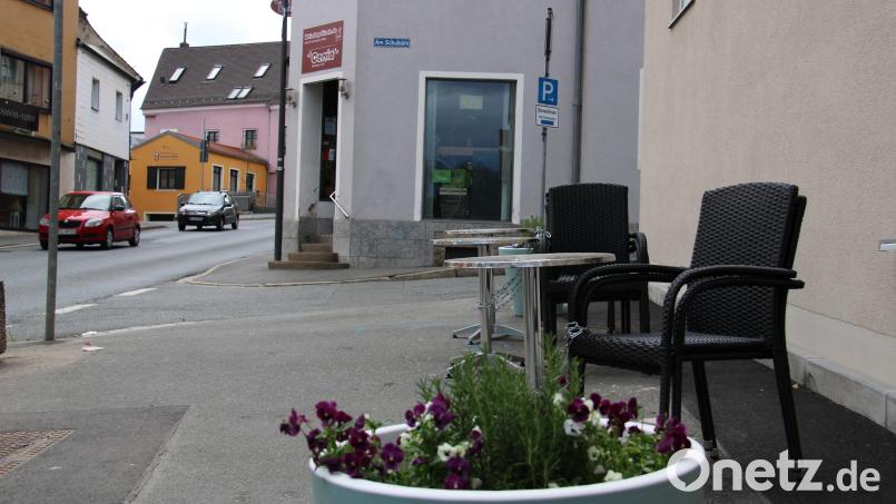 Vor dem Neubau auf dem Areal der ehemaligen Gaststätte &quot;Deutsche Eiche&quot; hat der Stadtrat Neustadt die Bestuhlung durch einen benachbarten Wirt untersagt. Bild: prh