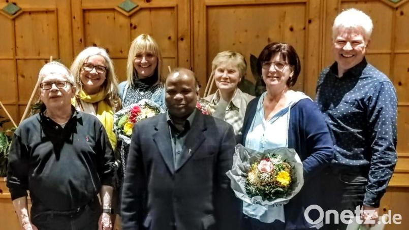Die Pfarrei St. Martin Wutschdorf verabschiedet ausgeschiedene Pfarrgemeinderäte (von links): Kirchenpfleger Ernst Rupprecht, Pfarrgemeinderatssprecherin Johanna Köbler, Silvia Piehler, Pfarrer Moses Gudapati, Elfriede Heldmann, Elisabeth Eckl und Norbert Altmann. Bild: sgr