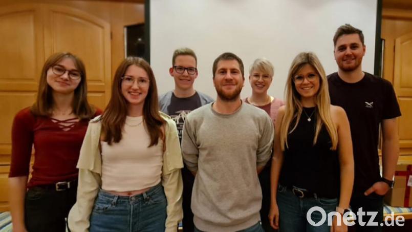 Im Vorstand des Kirwavereins Weigendorf arbeiten (von rechts) Simon Höfler, Jessica Pickel, Pia Schall, Philipp Göhring, Janik Müller, Nadine Zimmermann und Simone Maul mit. Bild: sgö