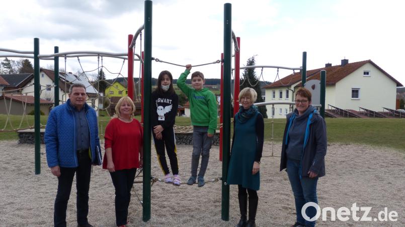 Bei der ersten Sitzung des Schulparlaments an der Teunzer Grundschule ging es um die Überführung der Mittagsbetreuung in den offenen Ganztag. Bild: Gisela Preiß/exb