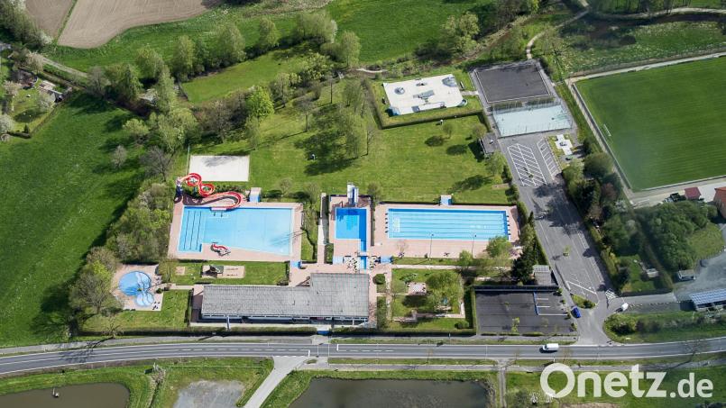 Das Freibad in Tirschenreuth soll in diesem Jahr in jedem Fall wieder geöffnet werden. Allerdings müssen wohl die Öffnungszeiten wegen fehlenden Personals verringert werden. Archivbild: mür
