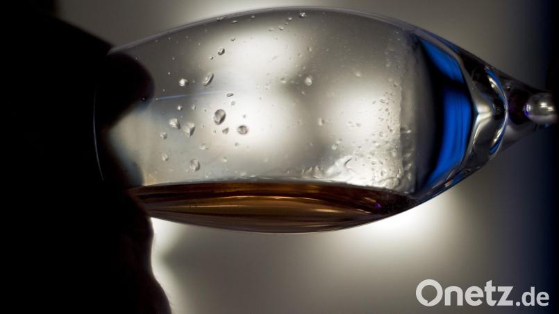 Zwei betrunkene Autofahrer hat die Weidener Polizei am Wochenende aus dem Verkehr gezogen. Symbolbild: Daniel Naupold/dpa