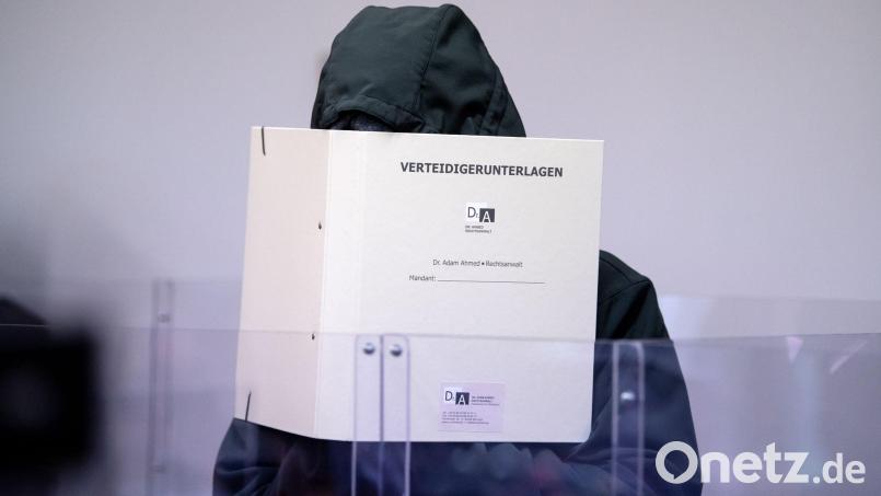 Der Angeklagte im Verhandlungssaal des Landgerichts. Bild: Sven Hoppe/dpa/Archivbild