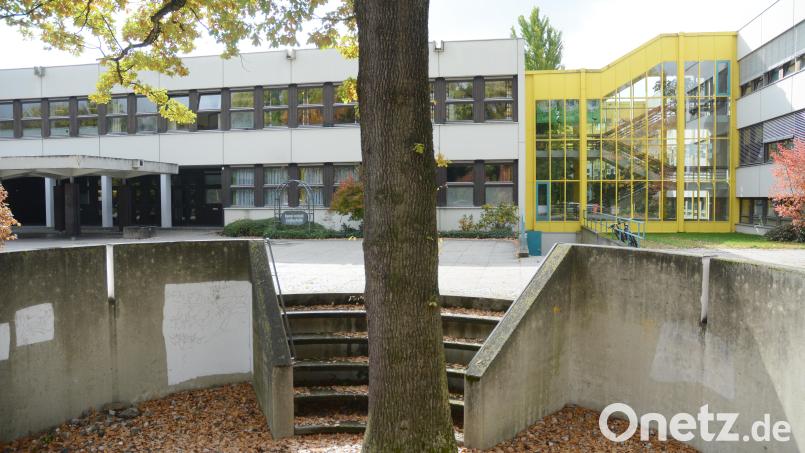 Zum Ausgleich des Haushalts 2021 muss die Stadt Weiden Kredite aufnehmen. Auch, um die geplanten Investitionen, wie den Neubau der Realschulen (Foto), eine neue Obdachlosenunterkunft oder das Projekt Barrierefreiheit Innenstadt zu sichern. Bild: Gabi Schönberger