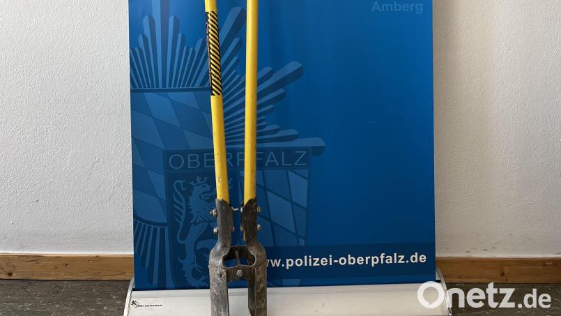 Die Amberger Polizei sucht den Besitzer dieses Erdlochaushebers. Bild: Polizeiinspektion Amberg